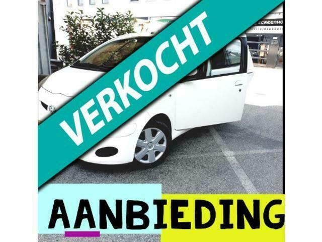 Wit Occasion 2011 Toyota Aygo Hatchback | € 3.999 (Eerlijke prijs) - Afbeelding 1/4