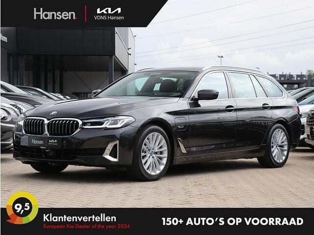 Grijs Gebruikt 2022 BMW 530e Executive Stationwagen | € 38.945 (Super prijs) - Afbeelding 1/4