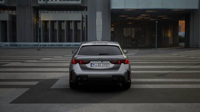 Nieuw BMW 120 M Sport 156 PK (114 kW) 2025 Skyscraper grey Hatchback