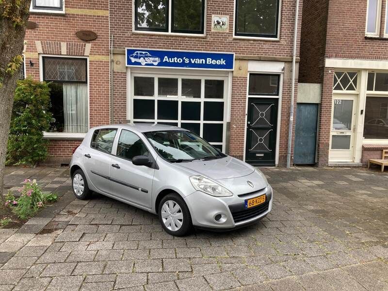 Grijs Gebruikt 2010 Renault Clio II Hatchback | € 2.750 (Eerlijke prijs) - Afbeelding 1/4