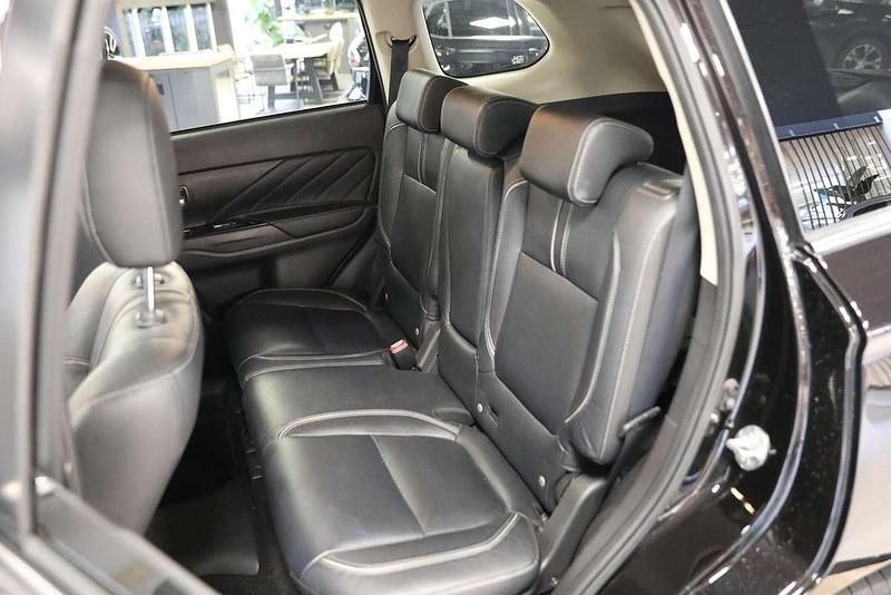 Occasion Mitsubishi Outlander P-HEV Instyle 121 PK (88 kW) 2017 Zwart SUV