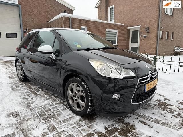 Zwart Gebruikt 2010 Citroën DS3 So Chic Hatchback | € 2.850 (Eerlijke prijs) - Afbeelding 1/4