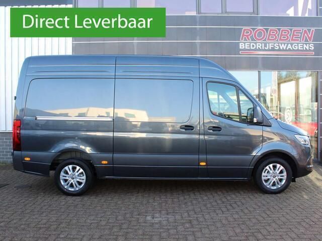Grijs Nieuw 2024 Mercedes Sprinter Van | € 56.750 - Afbeelding 1/4