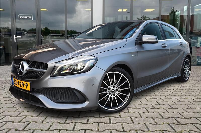 Grijs Gebruikt 2018 Mercedes A160 AMG Hatchback | € 17.900 (Eerlijke prijs) - Afbeelding 1/4