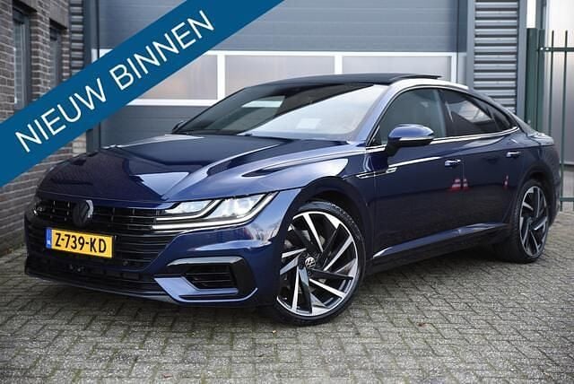 Blauw (metallic) Gebruikt 2017 VW Arteon R-line Hatchback | € 28.990 (Super prijs) - Afbeelding 1/4