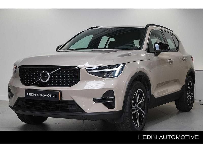 Bruin Gebruikt 2024 Volvo XC40 Plus SUV | € 43.995 (Iets duurder) - Afbeelding 1/4