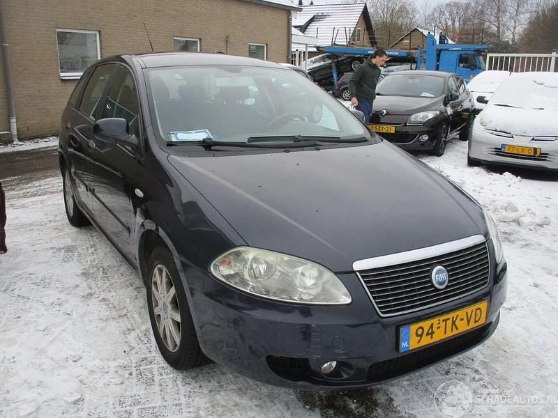 Blauw Gebruikt 2006 Fiat Croma Hatchback | € 900 (Eerlijke prijs) - Afbeelding 1/4
