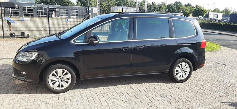 Zwart Gebruikt 2012 VW Sharan Highline MPV | € 10.700 (Eerlijke prijs) - Afbeelding 1/4