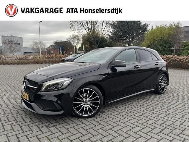 Zwart Occasion 2018 Mercedes A180 Hatchback | € 19.950 (Goede deal) - Afbeelding 1/4