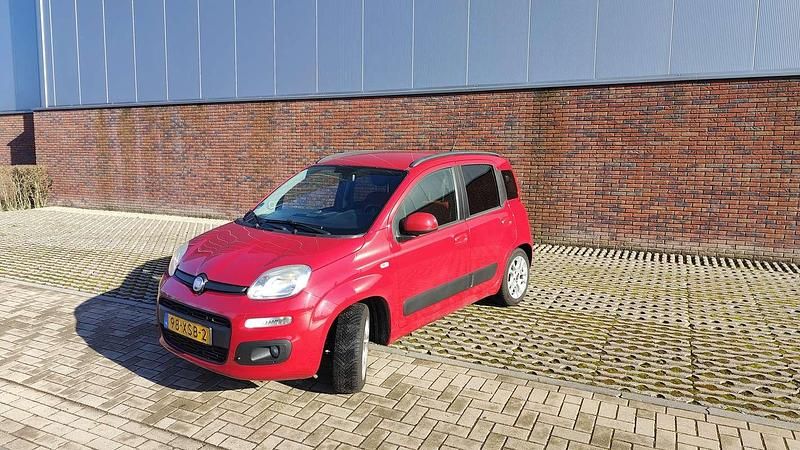 Occasion Fiat Panda Lounge 86 PK (63 kW) 2012 Rood Hatchback