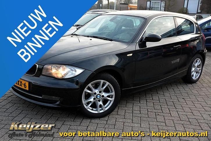Zwart (metallic) Occasion 2009 BMW 116 Hatchback | € 1.650 (Super prijs) - Afbeelding 1/4