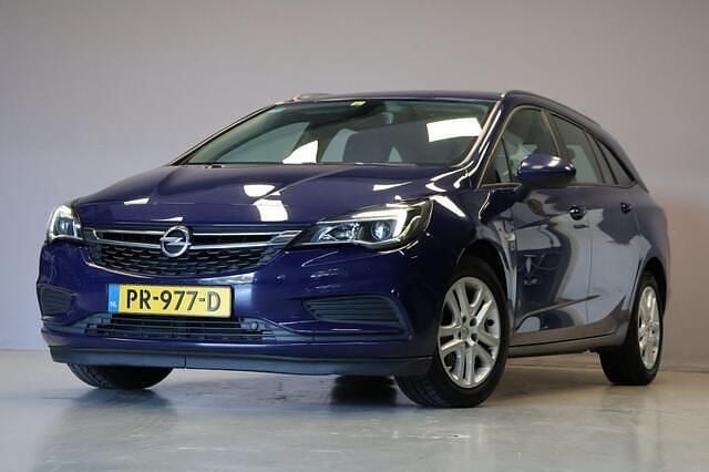 Blauw Gebruikt 2017 Opel Astra Edition Stationwagen | € 5.495 (Eerlijke prijs) - Afbeelding 1/4