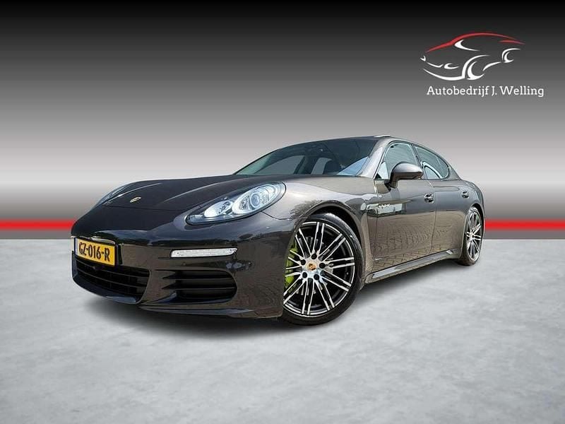 Grijs Gebruikt 2015 Porsche Panamera Sedan | € 29.900 - Afbeelding 1/4