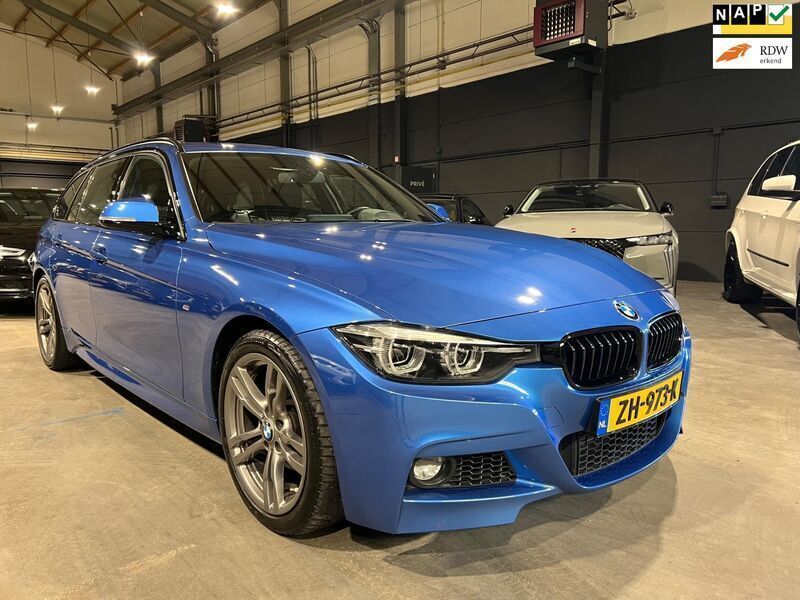 Blauw, metallic lak Gebruikt 2019 BMW 318 M Sport Stationwagen | € 21.499 (Eerlijke prijs) - Afbeelding 1/4