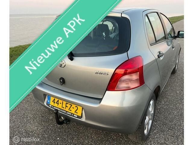 Occasion Toyota Yaris Cool 87 PK (63 kW) 2009 Grijs Hatchback