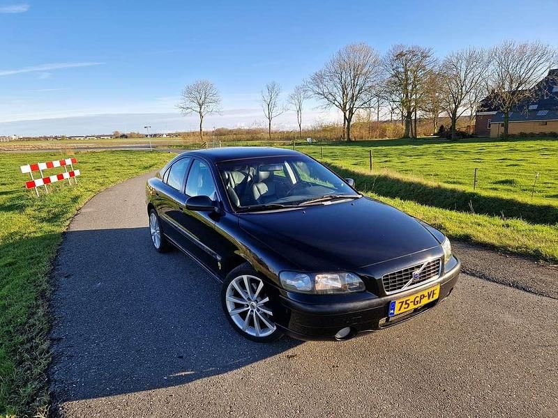 Zwart Occasion 2001 Volvo S60 Sedan | € 3.750 - Afbeelding 1/4