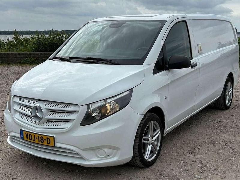 Wit Gebruikt 2015 Mercedes Vito MPV | € 10.890 (Iets duurder) - Afbeelding 1/4