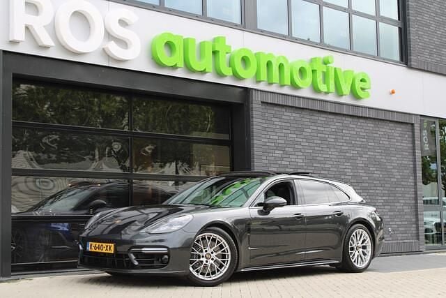 Grijs Gebruikt 2021 Porsche Panamera S E-Hybrid Sport Turismo Sedan | € 72.950 (Goede deal) - Afbeelding 1/4