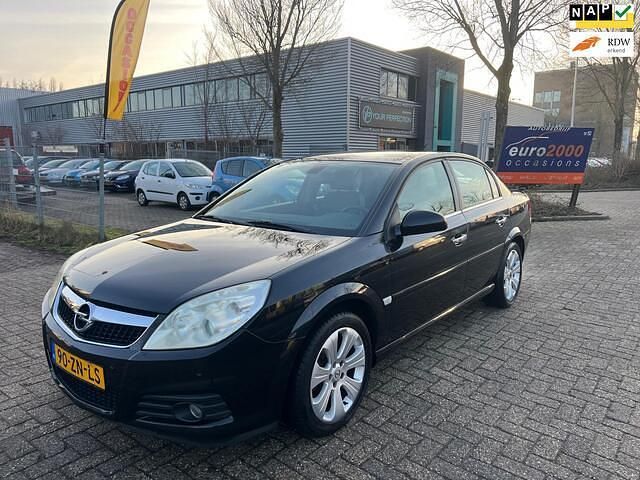 Zwart (metallic) Occasion 2008 Opel Vectra Executive Sedan | € 3.950 (Duur) - Afbeelding 1/4