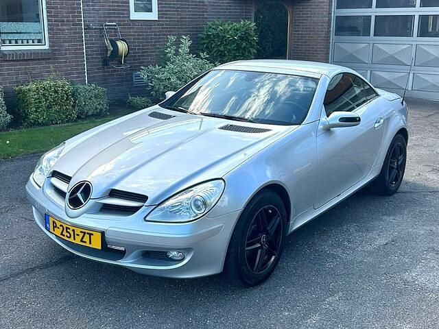 Grijs Gebruikt 2005 Mercedes SLK200 Cabriolet | € 5.950 (Goede deal) - Afbeelding 1/4