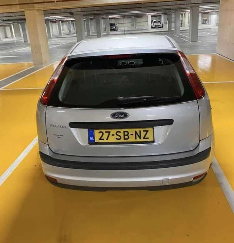 Occasion Ford Focus 101 PK (74 kW) 2005 Grijs Hatchback