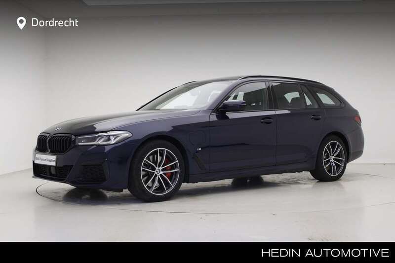 Blauw, metallic lak Gebruikt 2021 BMW 530 M Sport Stationwagen | € 45.895 (Iets duurder) - Afbeelding 1/4