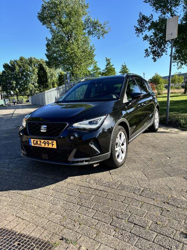 Zwart Gebruikt 2022 Seat Arona FR SUV | € 20.950 (Eerlijke prijs) - Afbeelding 1/4