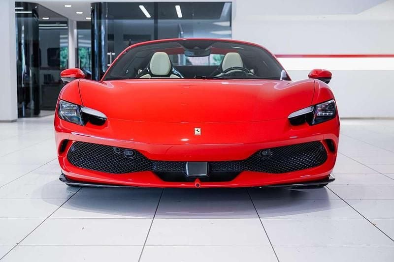 Nieuw Ferrari 296 829 PK (609 kW) 2025 Rood Cabriolet