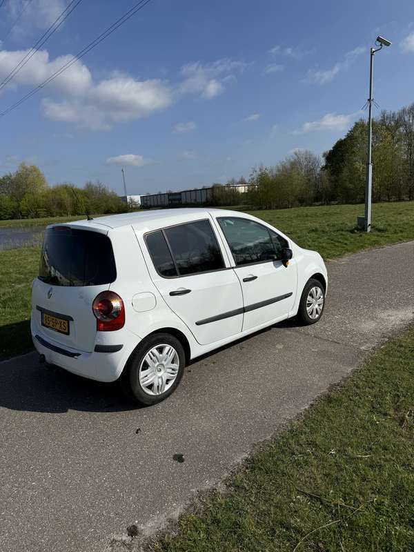 Wit Gebruikt 2006 Renault Modus MPV | € 1.150 (Iets duurder) - Afbeelding 1/4