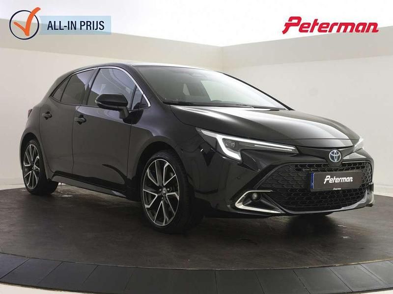 Zwart Gebruikt 2023 Toyota Corolla Hybrid Executive Hatchback | € 28.899 - Afbeelding 1/4
