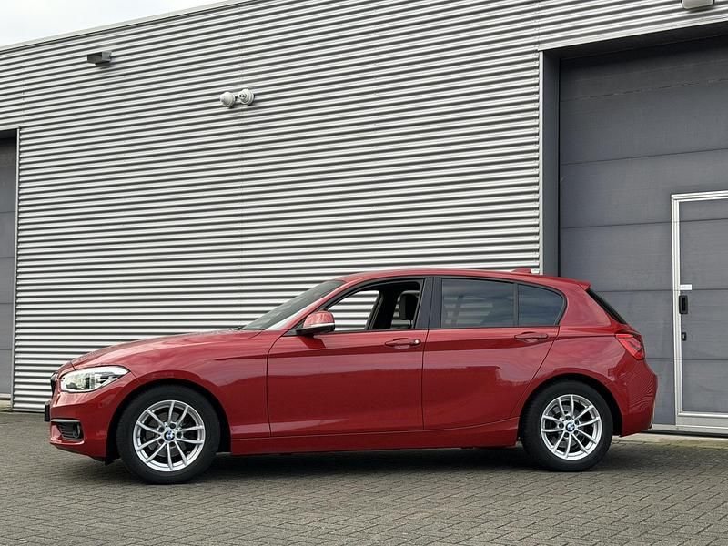 Occasion BMW 118 Executive 136 PK (100 kW) 2019 Rood Hatchback