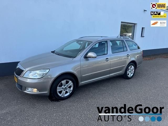 Beige Gebruikt 2010 Skoda Octavia Elegance Stationwagen | € 3.950 (Goede deal) - Afbeelding 1/4