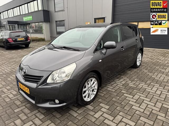 Grijs Occasion 2012 Toyota Verso Business Edition MPV | € 8.999 (Eerlijke prijs) - Afbeelding 1/4