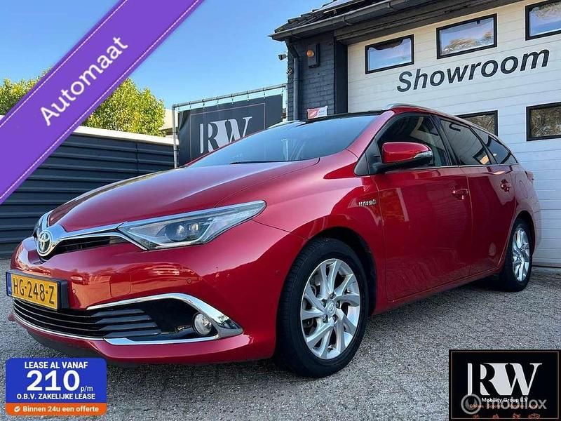 Rood Gebruikt 2015 Toyota Auris Hybrid Executive Hatchback | € 12.995 (Eerlijke prijs) - Afbeelding 1/4