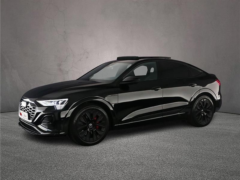 Zwart Gebruikt 2025 Audi Q8 e-tron Design SUV | € 82.900 - Afbeelding 1/4