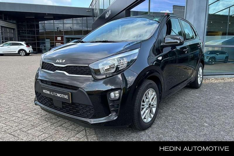 Zwart, metallic lak Gebruikt 2024 Kia Picanto Hatchback | € 17.445 (Iets duurder) - Afbeelding 1/3