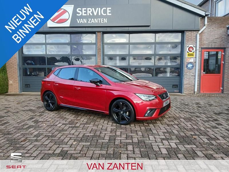Rood (metallic) Gebruikt 2021 Seat Ibiza Black Edition Hatchback | € 17.900 (Goede deal) - Afbeelding 1/4