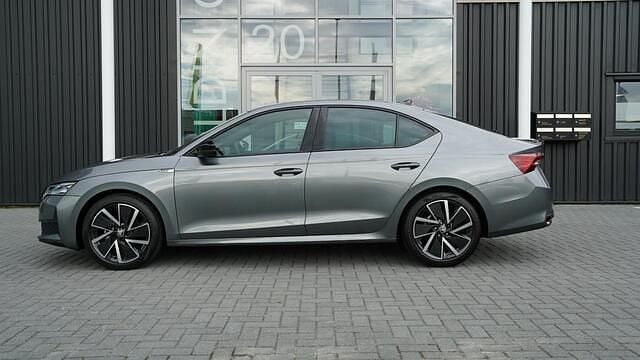 Grijs Gebruikt 2024 Skoda Octavia Business Line Hatchback | € 33.900 (Iets duurder) - Afbeelding 1/4