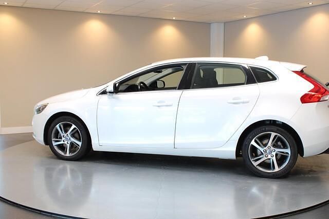 Occasion Volvo V40 Momentum 120 PK (88 kW) 2015 Wit (metallic) Hatchback