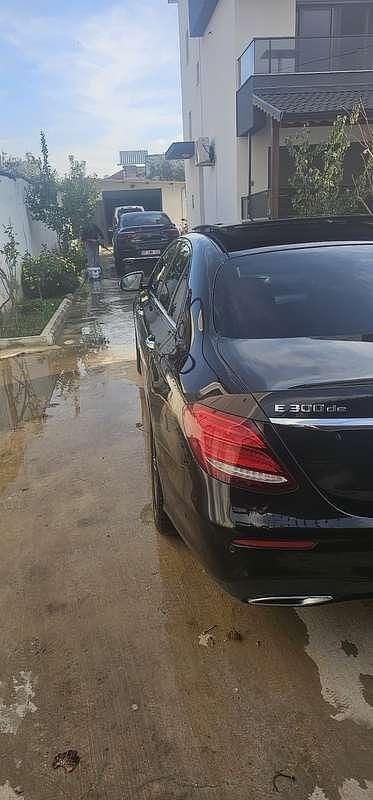 Zwart Gebruikt 2020 Mercedes E300 Premium Plus Sedan | € 32.500 (Iets duurder) - Afbeelding 1/4