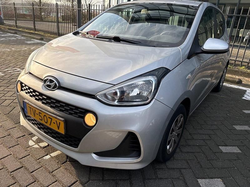Grijs Occasion 2019 Hyundai i10 Comfort Hatchback | € 9.395 (Eerlijke prijs) - Afbeelding 1/2