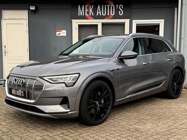 Grijs (metallic) Gebruikt 2020 Audi e-tron SUV | € 19.944 (Eerlijke prijs) - Afbeelding 1/4