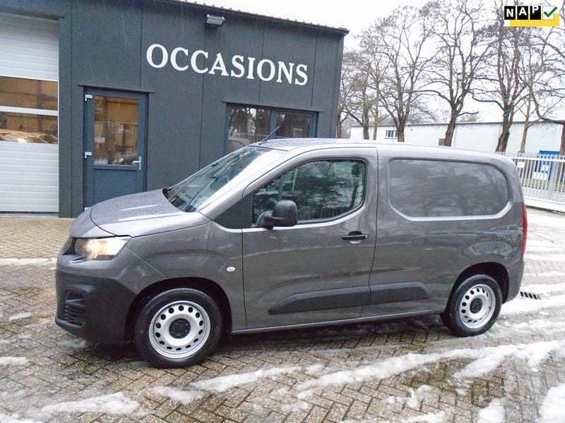 Grijs Occasion 2019 Peugeot Partner Premium MPV | € 7.995 (Super prijs) - Afbeelding 1/4