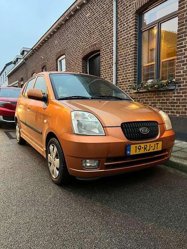 Oranje Occasion 2005 Kia Picanto LX Hatchback | € 1.595 (Goede deal) - Afbeelding 1/4