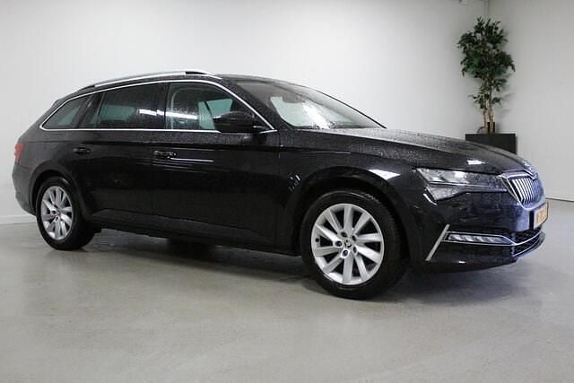 Occasion Skoda Superb Business Line 156 PK (114 kW) 2022 Zwart Stationwagen