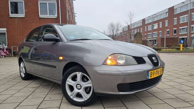 Gebruikt 2004 Seat Cordoba Stella Sedan | € 3.400 - Afbeelding 1/4