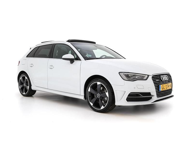 Wit Gebruikt 2015 Audi A3 Ambition Hatchback | € 12.745 (Eerlijke prijs) - Afbeelding 1/4
