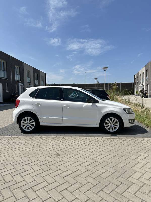 Wit Gebruikt 2011 VW Polo Hatchback | € 6.800 (Eerlijke prijs) - Afbeelding 1/4