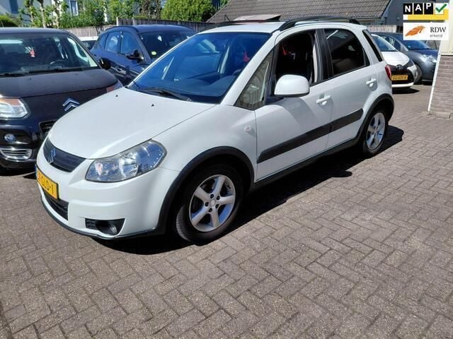 Wit Gebruikt 2008 Suzuki SX4 MPV | € 3.950 (Eerlijke prijs) - Afbeelding 1/4