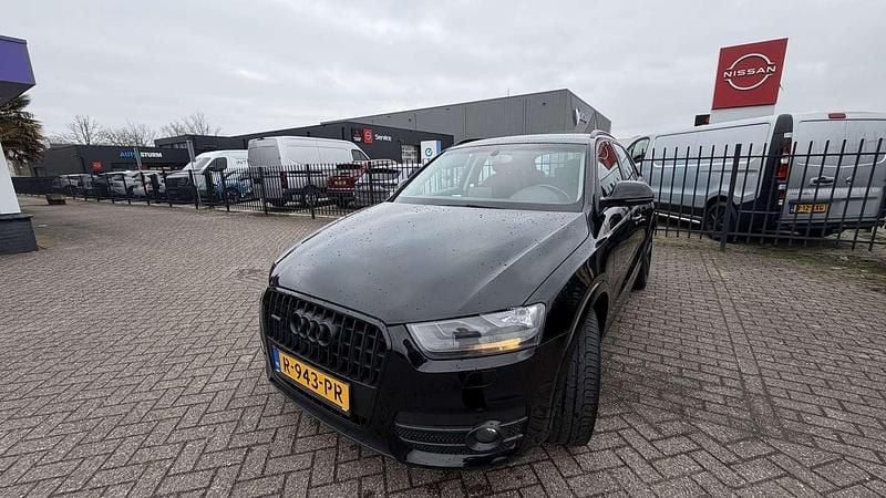 Zwart Occasion 2013 Audi Q3 SUV | € 16.999 (Eerlijke prijs) - Afbeelding 1/4